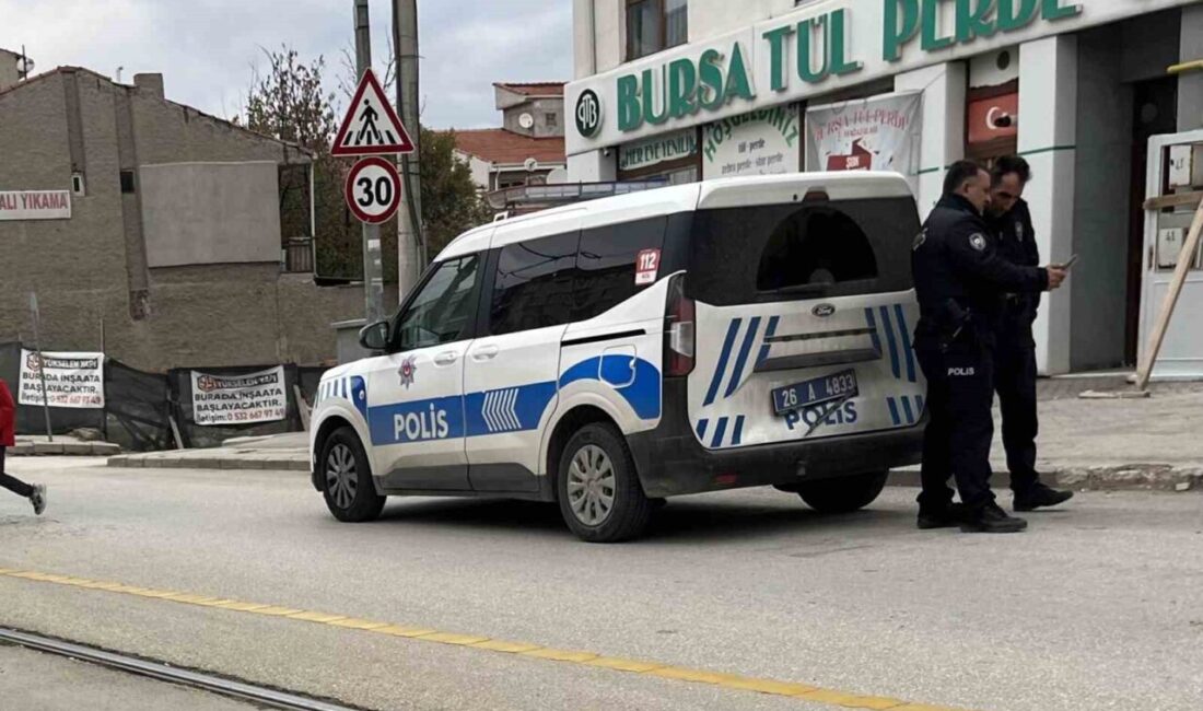 Eskişehir Odunpazarı'nda, plakası olmayan bir motosiklet, 26 A 4833 plakalı