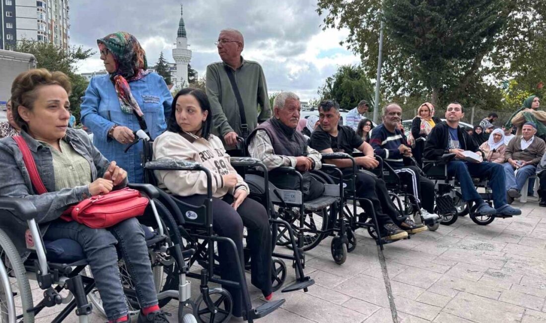 Polis Memuru Mustafa Şahin, İstanbul Başakşehir'de 150 engelliye akülü sandalye