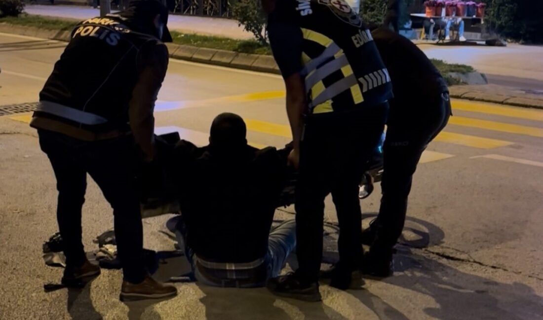 Edirne’de Alkol Etkisiyle Düşen Motosiklet Sürücüsü 1.94 Promil Alkollü Çıktı Edirne'de E.Z. isimli motosiklet sürücüsü, alkolün etkisiyle dengesini kaybedip düştü.