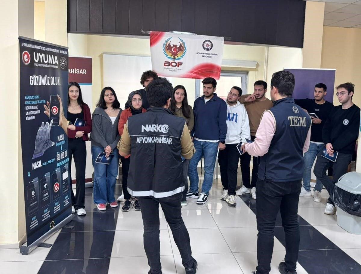 Afyonkarahisar Emniyet Müdürlüğü'nün Terörle Mücadele Şube Müdürlüğü, AFSÜ'de üniversite öğrencilerine