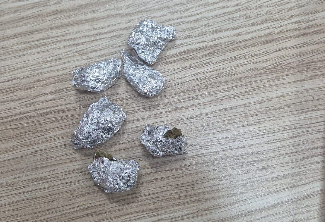 İzmir'in Bayraklı ilçesinde, polis ekipleri tarafından şüphe üzerine durdurulan Y.C.A.