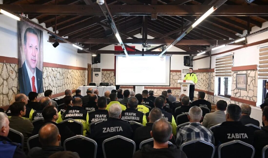 Kırklareli’nde Polis ve Jandarma Ekiplerine Hız Sınırlama Uygulamaları Eğitimi Verildi Kırklareli'nde kara yollarındaki hız sınırlama uygulamaları hakkında polis ve jandarma