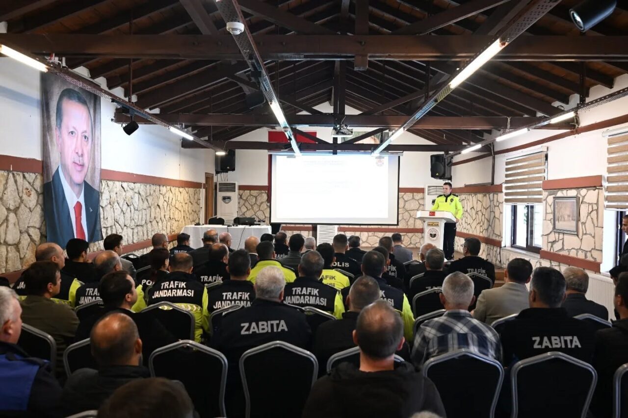 Kırklareli'nde kara yollarındaki hız sınırlama uygulamaları hakkında polis ve jandarma