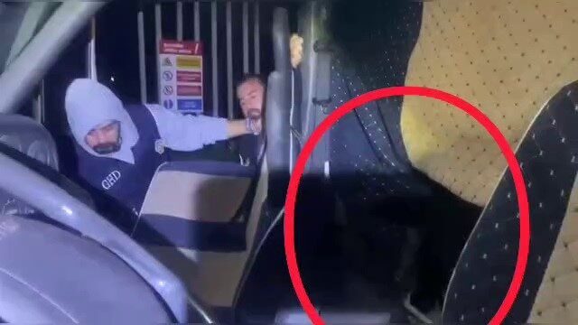 Hatay'da göçmen kaçakçılığına karşı yürütülen çalışmalar kapsamında, polis Erzin'deki bir