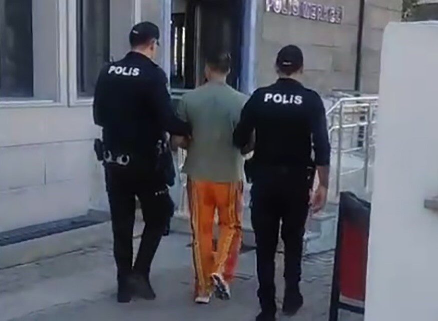 İzmir Karabağlar'da polisten kaçan bir şüpheli, 750 metrelik takibin ardından