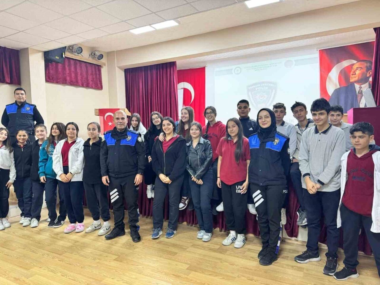 Afyonkarahisar'da İl Emniyet Müdürlüğü ekipleri, Yusuf Özer Mesleki ve Teknik