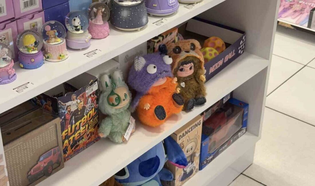 Labubu Oyuncak Çılgınlığı Başakşehir’de Hırsızlık Olayına Dönüştü Başakşehir'deki bir alışveriş merkezinde, 2 yetişkin ve 1 çocuk, 'Labubu'