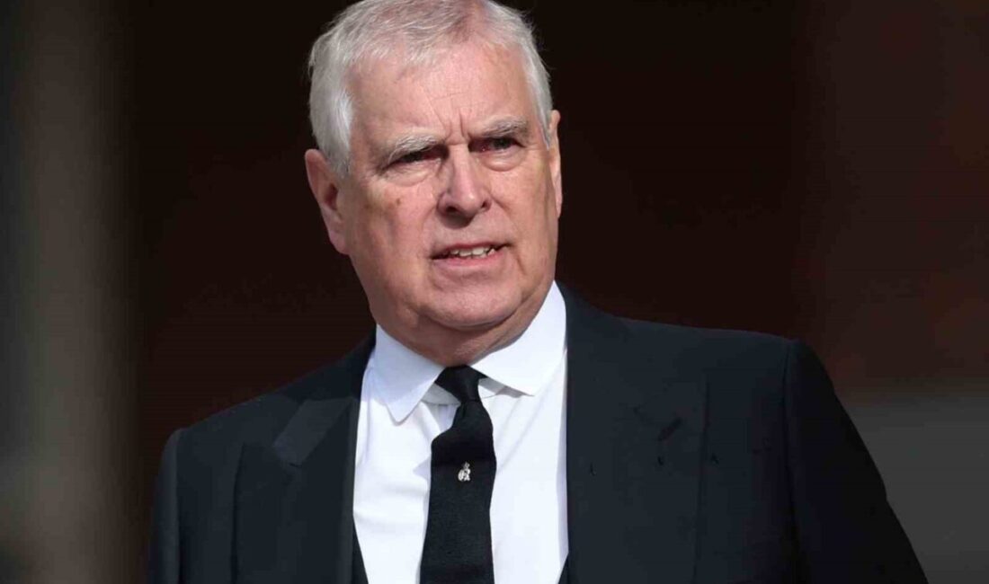 Prens Andrew, York Dükü unvanından feragat ettiğini ve artık unvanlarını