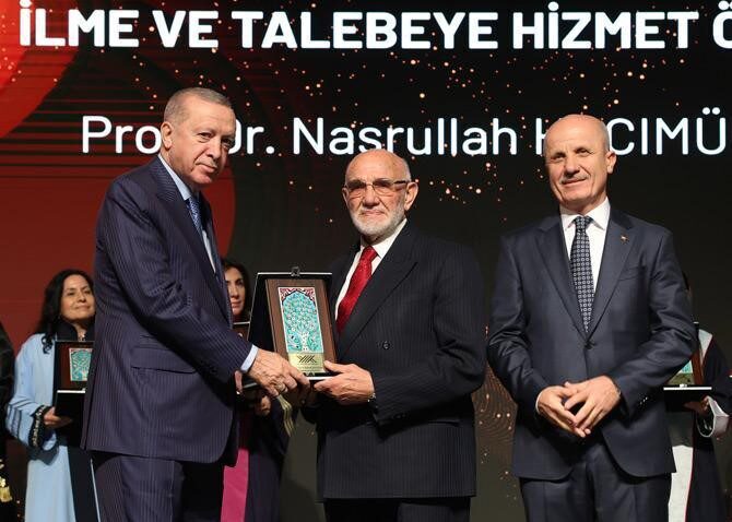 Prof. Dr. Nasrullah Hacımüftüoğlu, Yükseköğretim Kurulu tarafından "İlme ve Talebeye