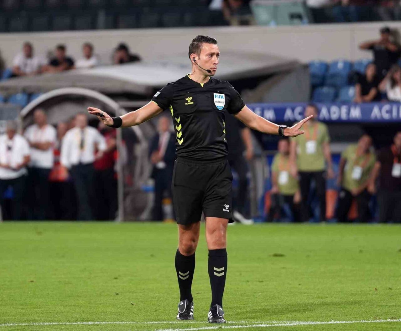 Profesyonel Futbol Disiplin Kurulu, üst klasman hakemi Zorbay Küçük hakkında