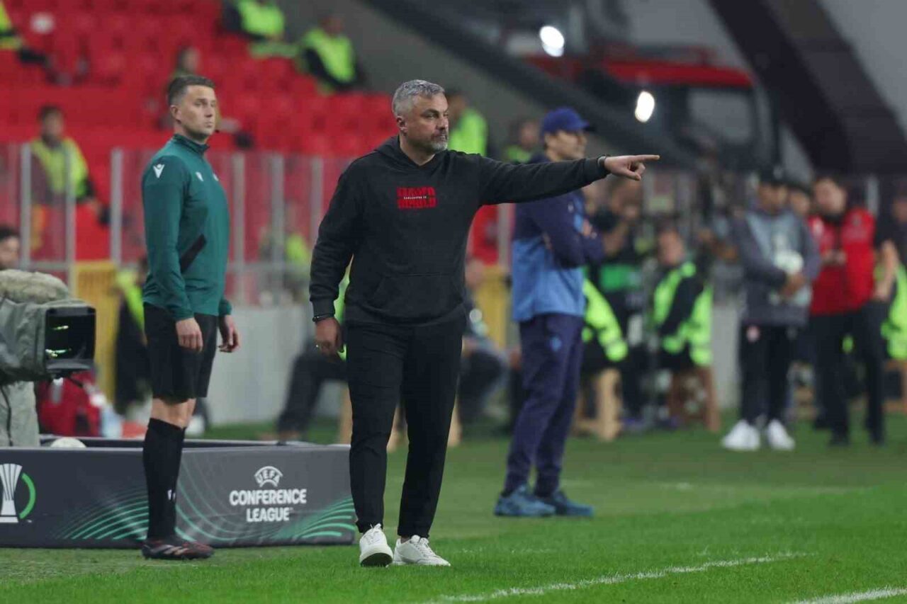 Samsunspor Teknik Direktörü Thomas Reis, Türkiye'deki hızlı hoca değişimlerine dikkat