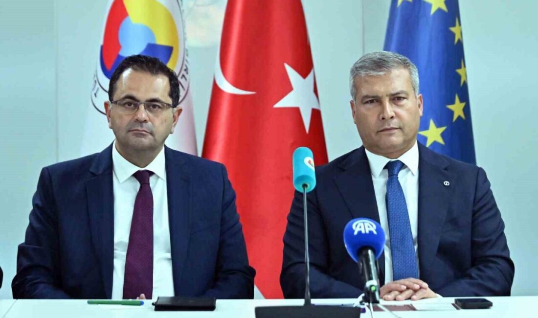 Eskişehir Anadolu Üniversitesi Rektörü Prof. Dr. Yusuf Adıgüzel, Brüksel'de düzenlenen