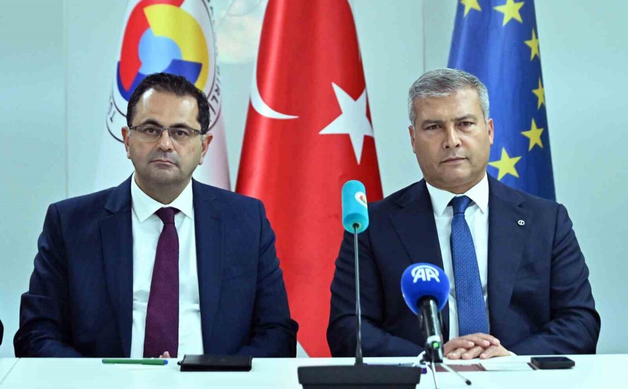 Eskişehir Anadolu Üniversitesi Rektörü Prof. Dr. Yusuf Adıgüzel, Brüksel'de düzenlenen