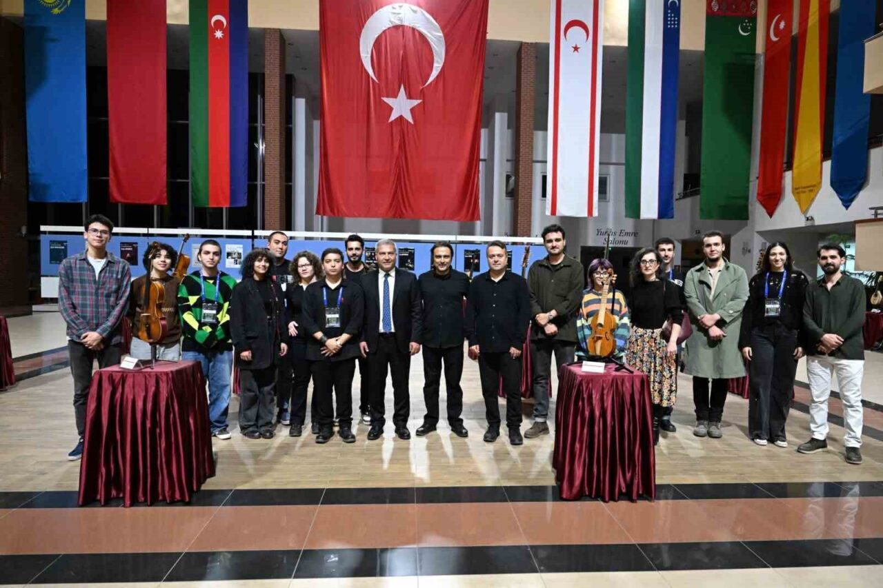 Anadolu Üniversitesi, Devlet Konservatuvarı Çalgı Yapımı ve Onarımı Bölümü öğrencilerinin