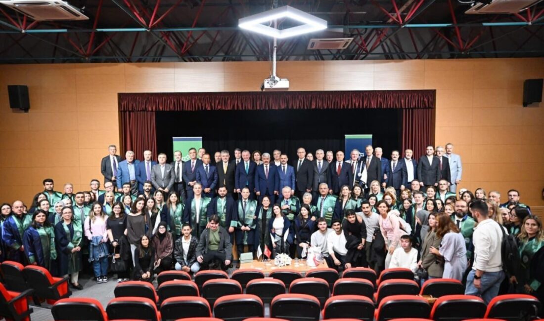 Kocaeli Sağlık ve Teknoloji Üniversitesi Yeni Akademik Yıl Açılışında Yapay Zeka Destekli Eğitim Modeli Tanıtıldı Kocaeli Sağlık ve Teknoloji Üniversitesi'nde yeni akademik yıl açılışı yapıldı.