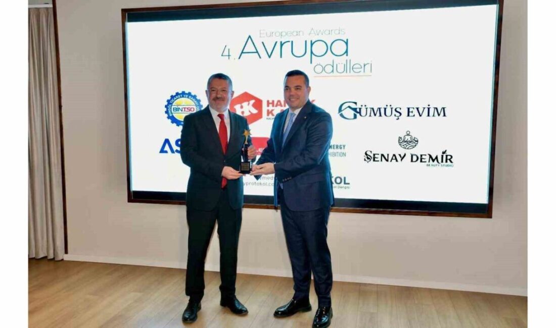 Karabük Üniversitesi’nin Sosyalfest’i, Avrupa Ödülleri’nde “Yılın En Başarılı Projesi” olarak ödüllendirildi Karabük Üniversitesi'nin ev sahipliği yaptığı Sosyalfest, Avrupa Ödülleri'nde "Yılın En