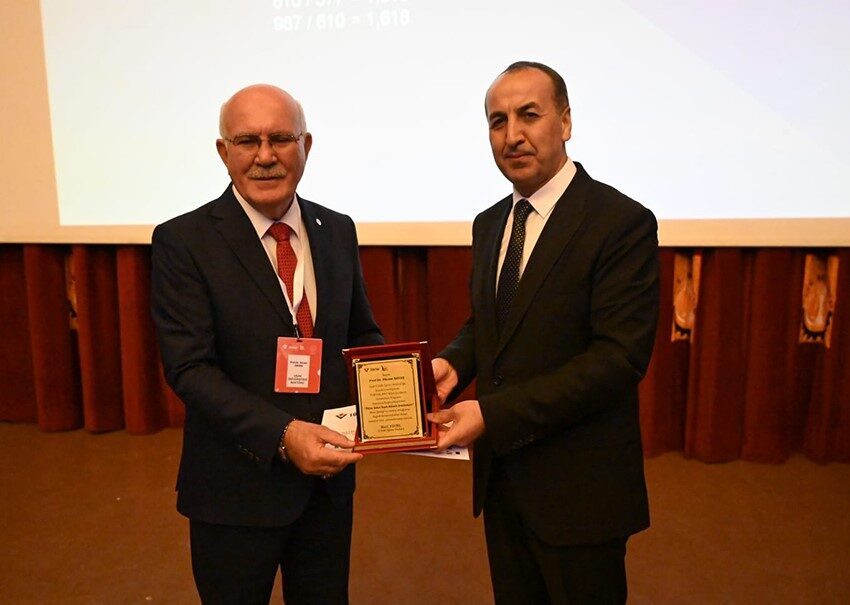 Uşak Üniversitesi Rektörü Prof. Dr. Ekrem Savaş, "İlkler Şehri Uşak