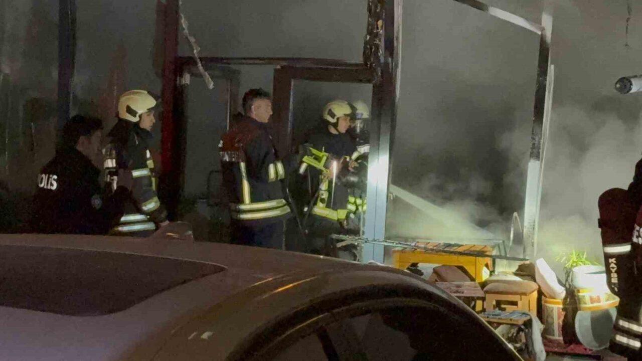 Kayseri’nin Talas ilçesindeki 14 katlı binanın altındaki restoranda çıkan yangın,