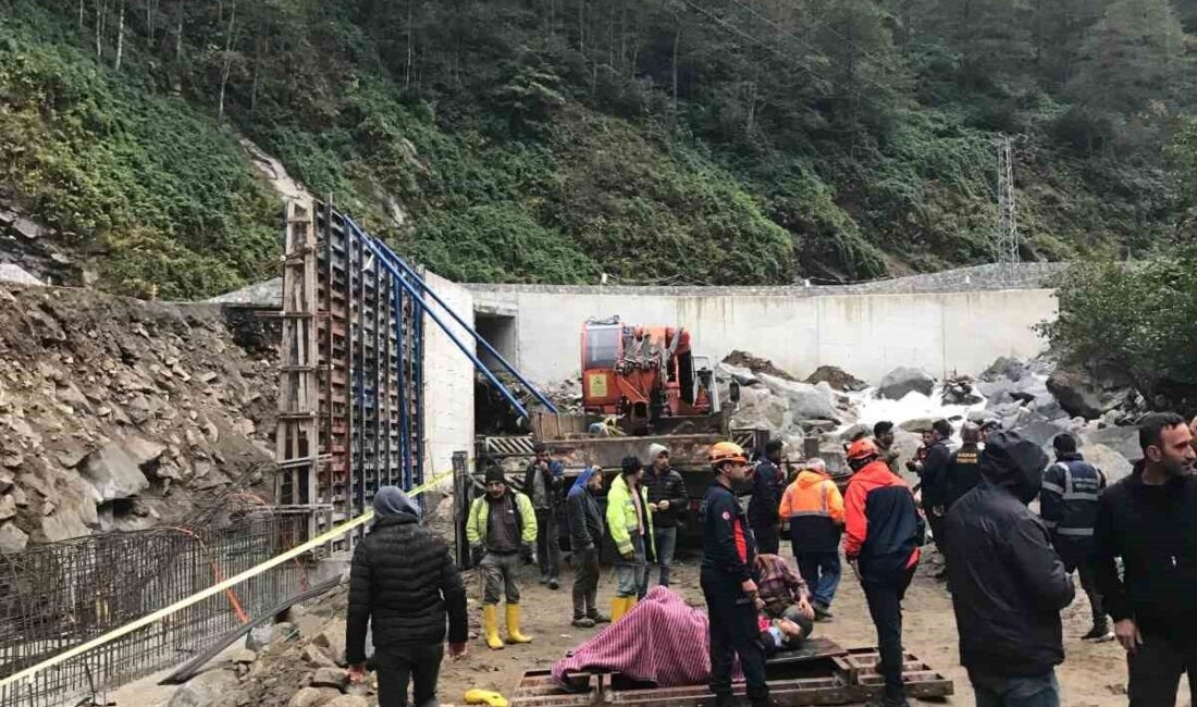 Rize Çamlıhemşin’de Dere Islahı Çalışmalarında Kalıbın Çökmesi Sonucu 5 İşçi Yaralandı Rize'nin Çamlıhemşin ilçesinde dere ıslahı çalışmaları sırasında beton kalıbı çöktü,