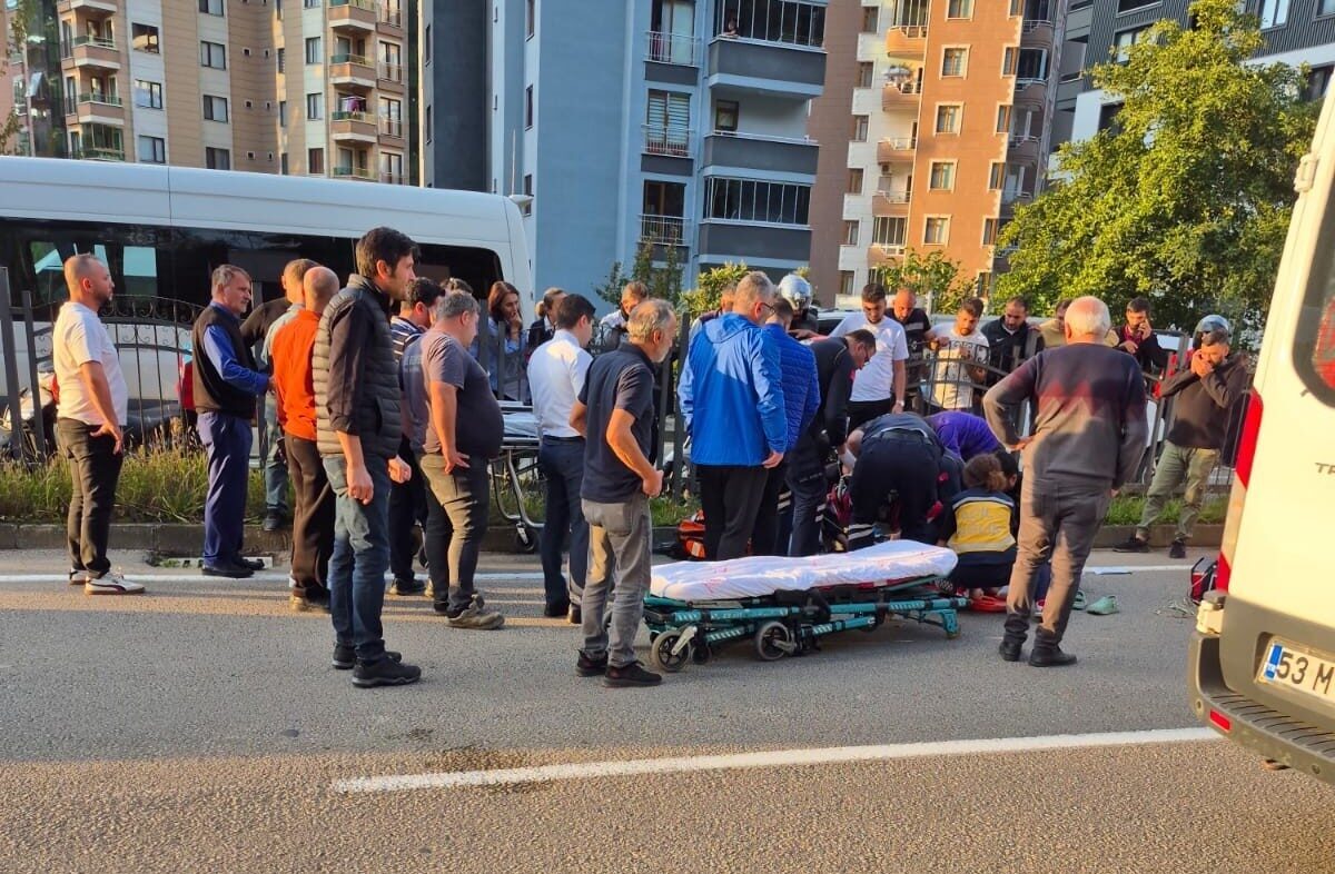 Rize'de, acil yardım görevlisi N.D., vakadan dönerken ambulanstan inip yaya