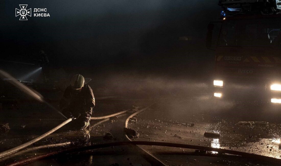 Rusya'nın balistik füzeleriyle Kiev'e düzenlediği saldırıda 2 kişi öldü, 13