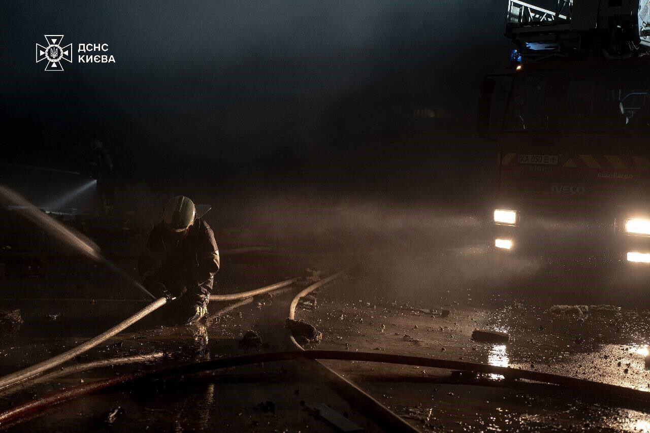 Rusya'nın balistik füzeleriyle Kiev'e düzenlediği saldırıda 2 kişi öldü, 13