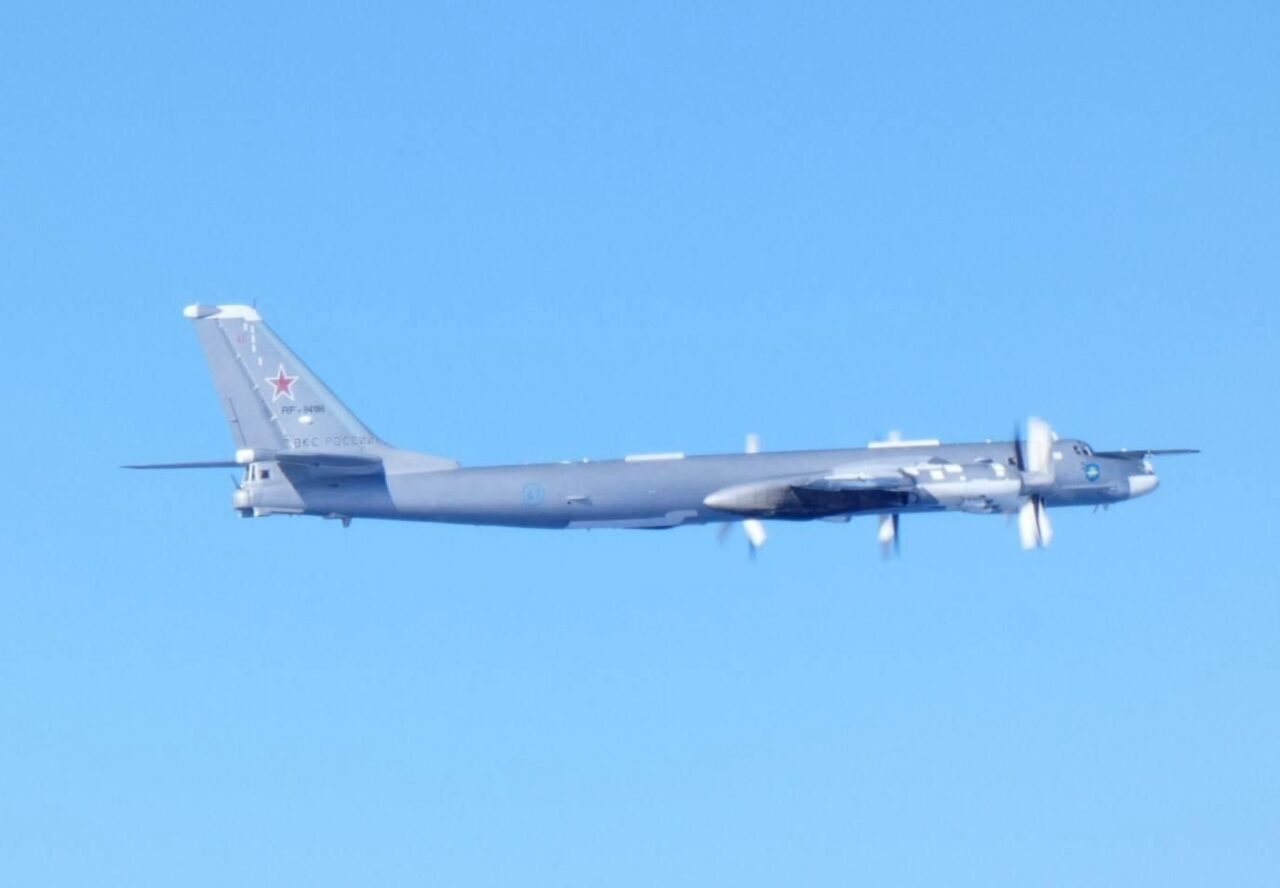 Japonya Savunma Bakanı Shinjiro Koizumi, Rusya’ya ait savaş uçaklarının Japon