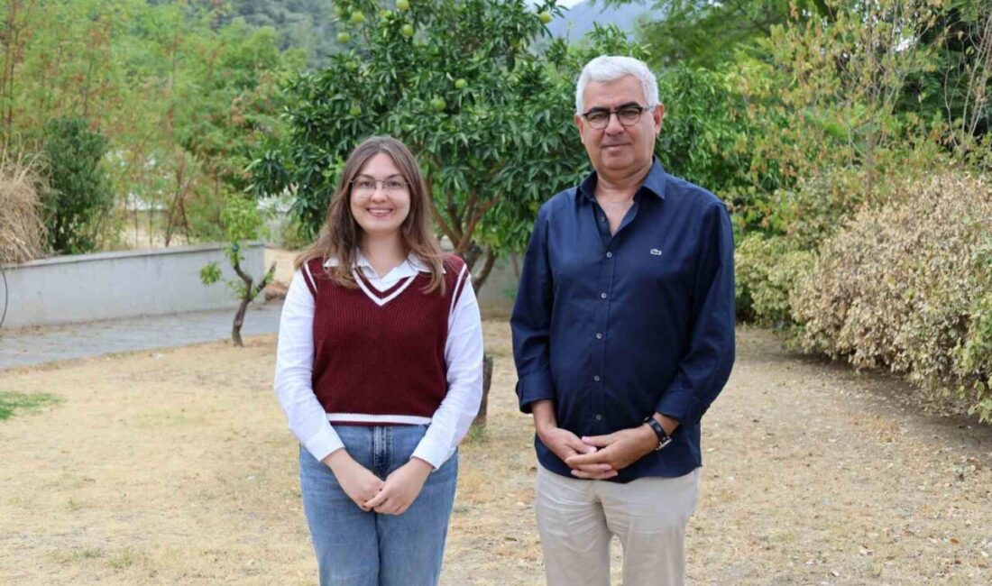İzmir Ekonomi Üniversitesi'nde görevli Prof. Dr. Oğuz Kılınç ve Uzman