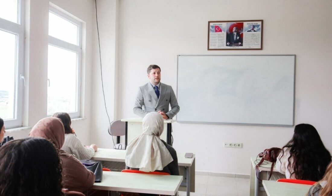 Balıkesir İl Sağlık Müdürü Dr. Miraç Çavdar, İvrindi Sağlık Hizmetleri Meslek Yüksekokulu’nda öğrencilere sağlık yönetiminin önemini anlattı Balıkesir İl Sağlık Müdürü Dr. Miraç Çavdar, Balıkesir Üniversitesi İvrindi