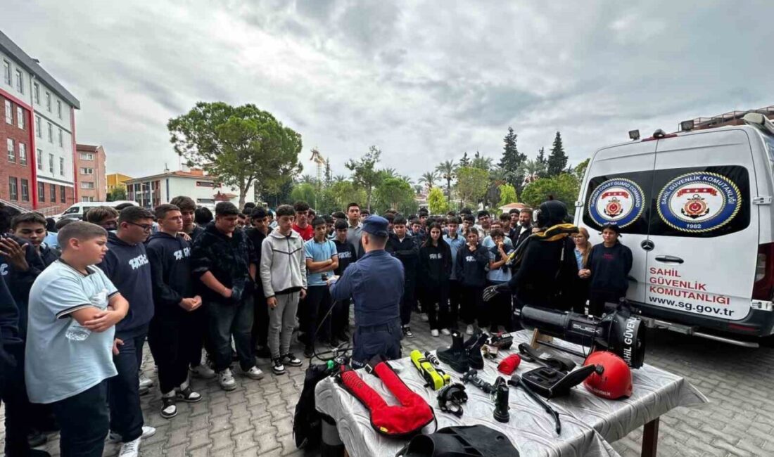 Kuşadası’nda Öğrencilere “Geleceğin Denizcileri” Etkinliği Düzenlendi Kuşadası'nda düzenlenen "Geleceğin Denizcileri Bilgilendirme" etkinliğinde, Sahil Güvenlik personeli lise