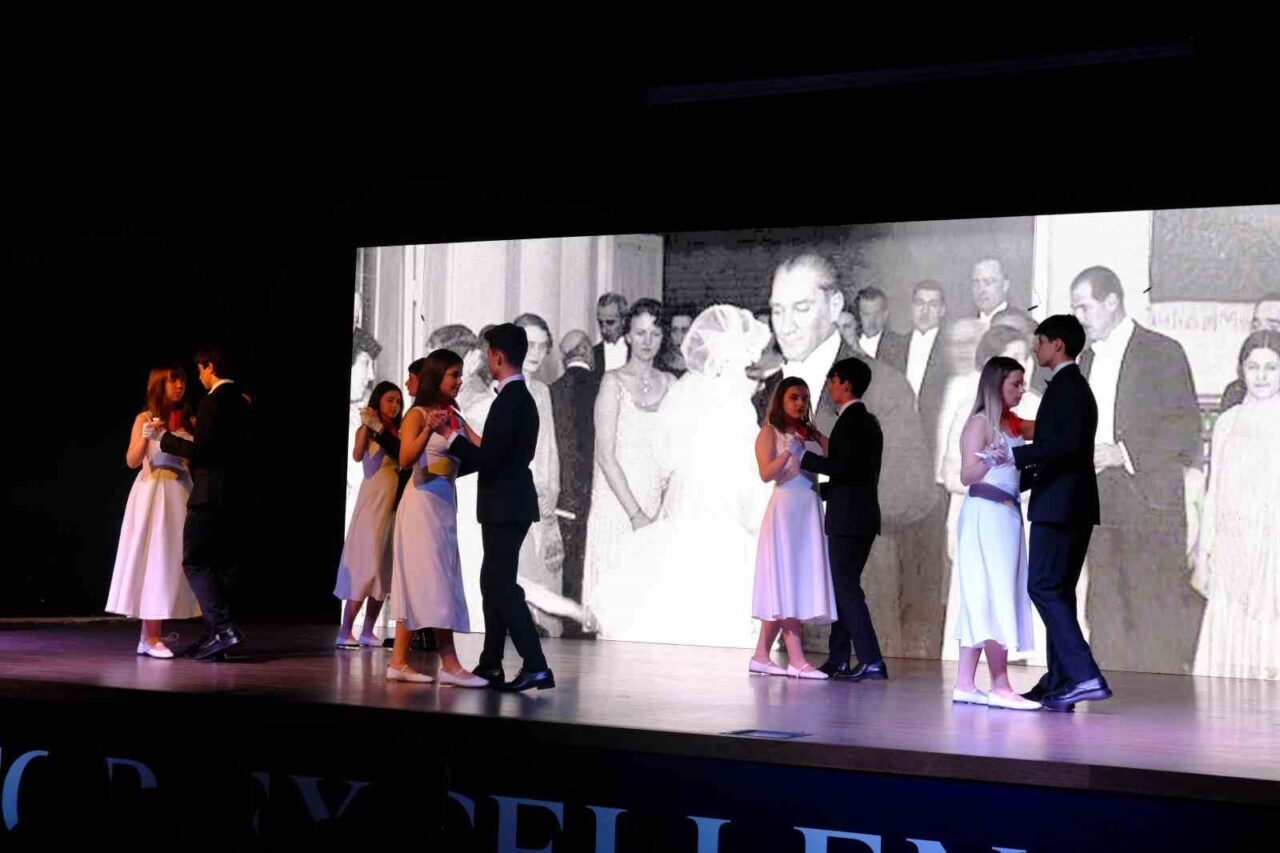 Şahinkaya Eğitim Kurumları, Cumhuriyet Bayramı’nı 'Cumhuriyetin Işığı' temasıyla coşkulu etkinliklerle