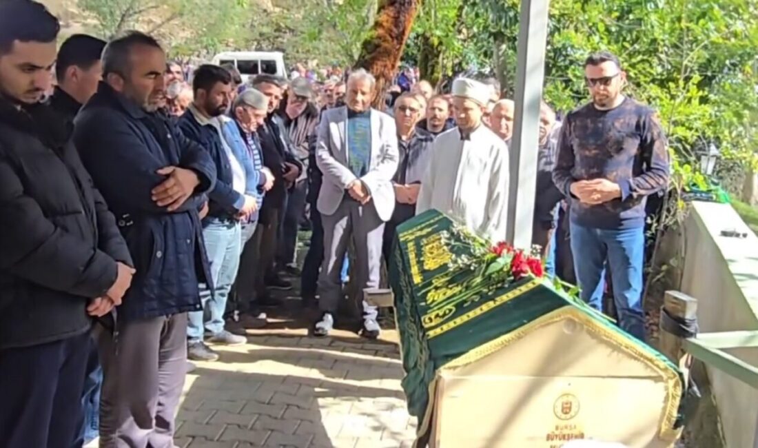 Yüksel Kader, Gemlik’teki Düğünde Geçirdiği Kalp Krizinin Ardından Memleketinde Defnedildi Bursa'nın Gemlik ilçesinde bir düğünde sahne alırken kalp krizi geçiren