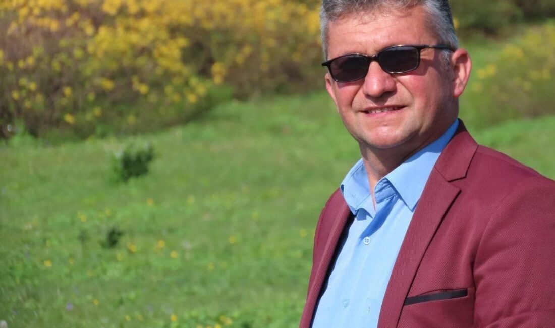 Yüksel Kader’in Gemlik’teki Sahne Performansı Sırasında Kalp Krizi Nedeniyle Hayatını Kaybetmesi Üzerine Cenaze Töreni Gerçekleştirildi Giresunlu sanatçı Yüksel Kader (45), Bursa'nın Gemlik ilçesinde sahnede şarkı