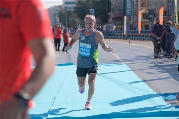 Sakarya Büyükşehir Belediye sporcusu Ali Turan, 17. Uluslararası Tarsus Yarı