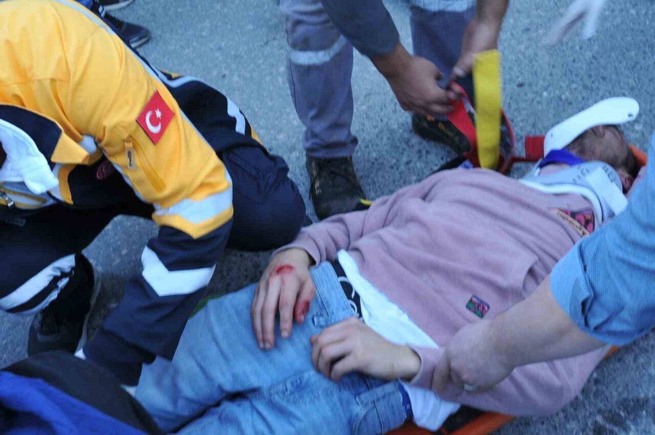 Sakarya'nın Geyve ilçesinde motosiklet ile pikapın çarpışması sonucu M.Ç. yaralandı.