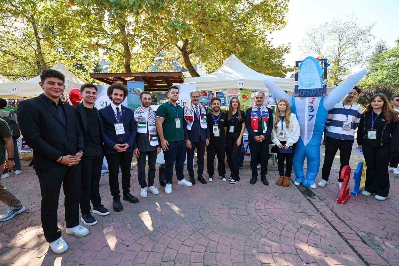 Sakarya Büyükşehir Belediye Başkanı Yusuf Alemdar, Sakarya Üniversitesi'nde düzenlenen tanıtım