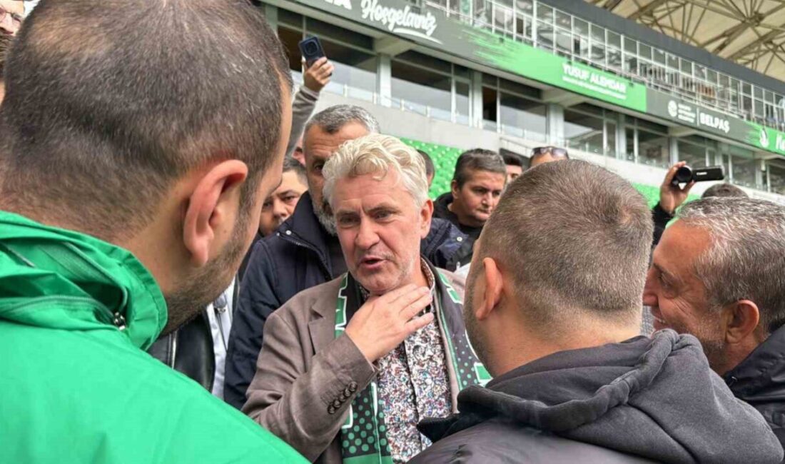 Sakaryaspor'un olağanüstü genel kurulunda hiçbir yeni aday çıkmazken mevcut başkan