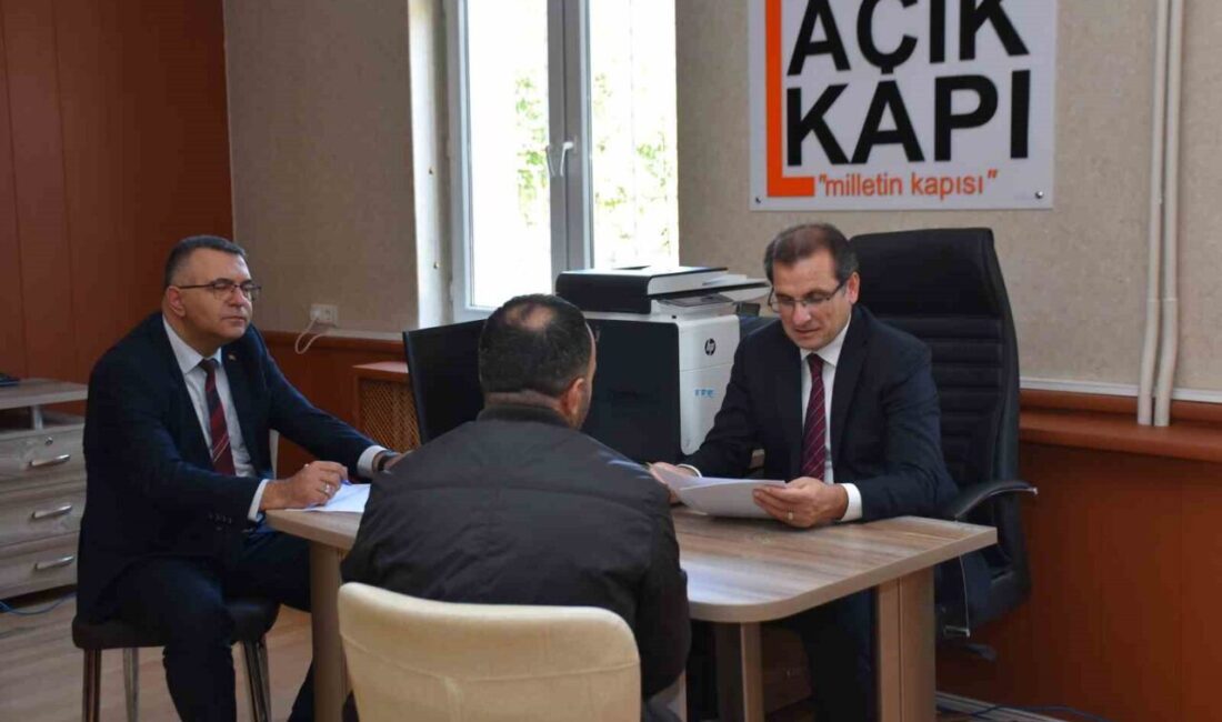 Kaymakam Ali Güldoğan, Salihli’de Vatandaşlarla Açık Kapı Etkinliğinde Buluştu Manisa'nın Salihli ilçesinin Kaymakamı Ali Güldoğan, "Açık Kapı Milletin Kapısı"