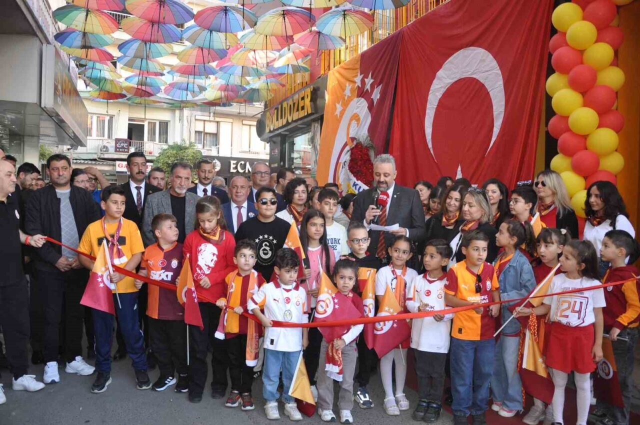 Manisa'nın Salihli ilçesinde Galatasaray Taraftarlar Derneği'nin yeni hizmet binası, Yavuz