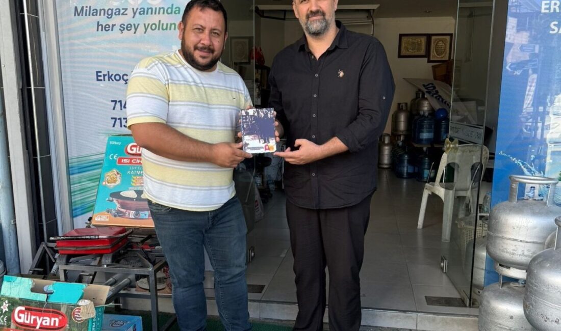 Manisa'nın Salihli ilçesindeki Galatasaray Taraftarları Derneği, eğitime katkı amacıyla bu