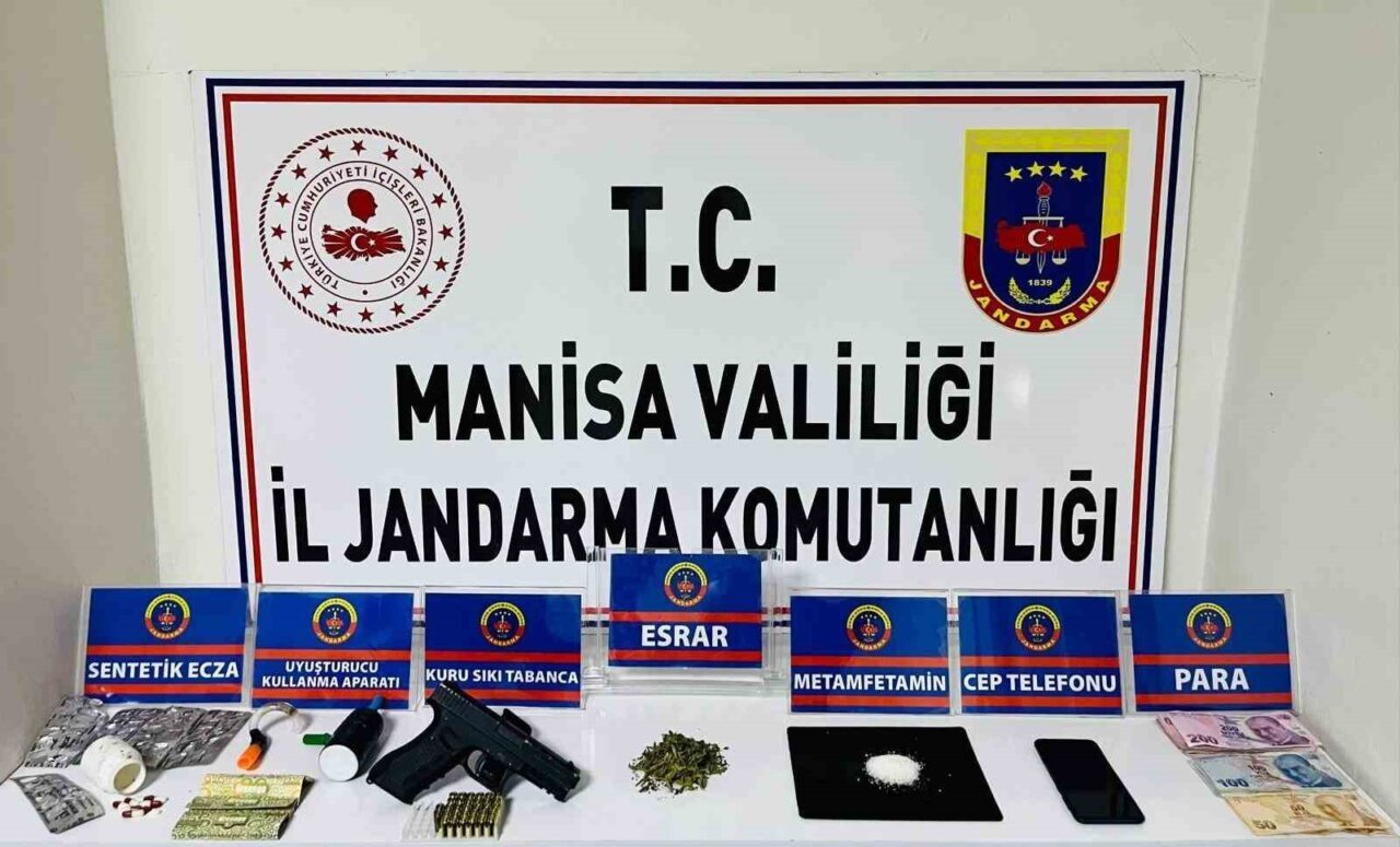 Manisa'nın Salihli ilçesinde jandarma, 29 yaşındaki A.Ö.'nün uyuşturucu ticareti yaptığını