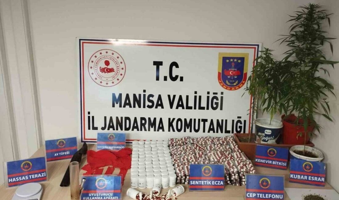 Salihli’de Jandarma Operasyonu: 8 Bin 864 Uyuşturucu Hap Ele Geçirildi, 1 Kişi Gözaltında Manisa'nın Salihli ilçesinde jandarma, uyuşturucu ticareti yapan M.Y. ve G.E.'ye