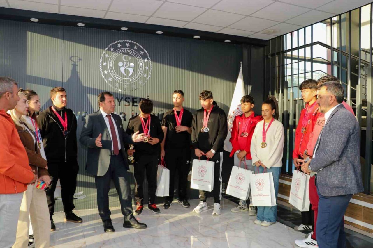 Kayseri Paten Takımından Şampiyonluk Ziyareti: İl Müdürü Kabakcı’dan Destek Mesajı