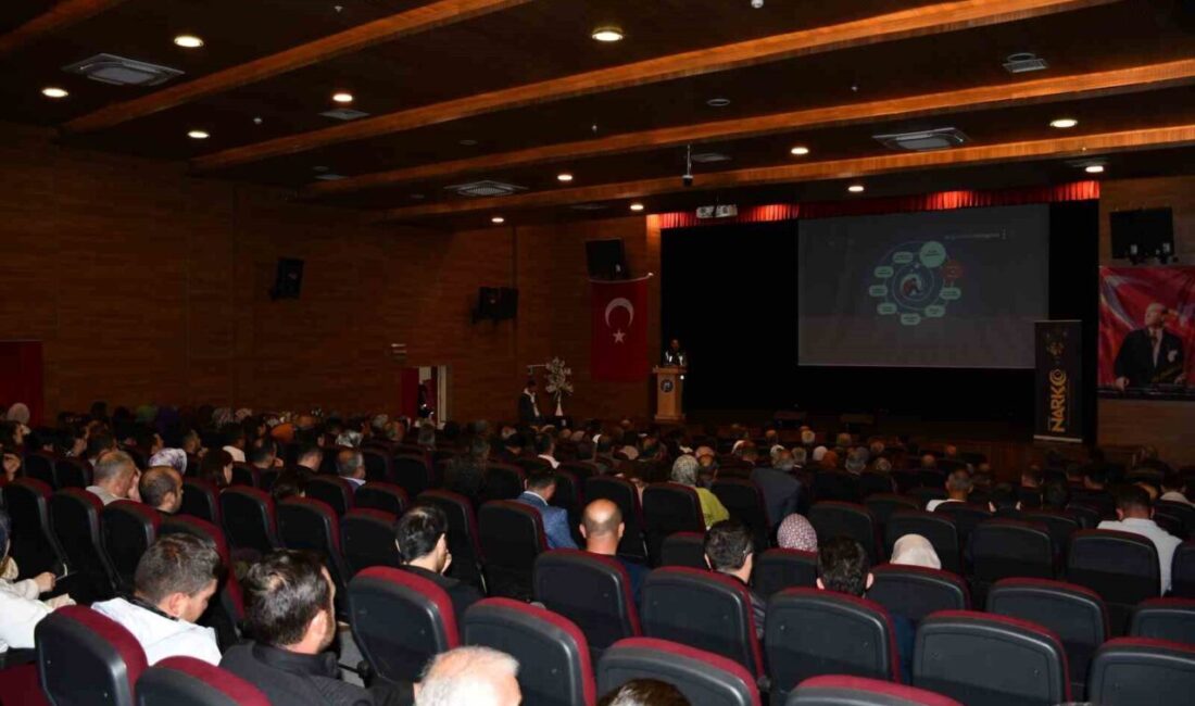 Samsun'un Vezirköprü ilçesinde, öğrenci velilerine yönelik uyuşturucu bağımlılığına dikkat çekmek