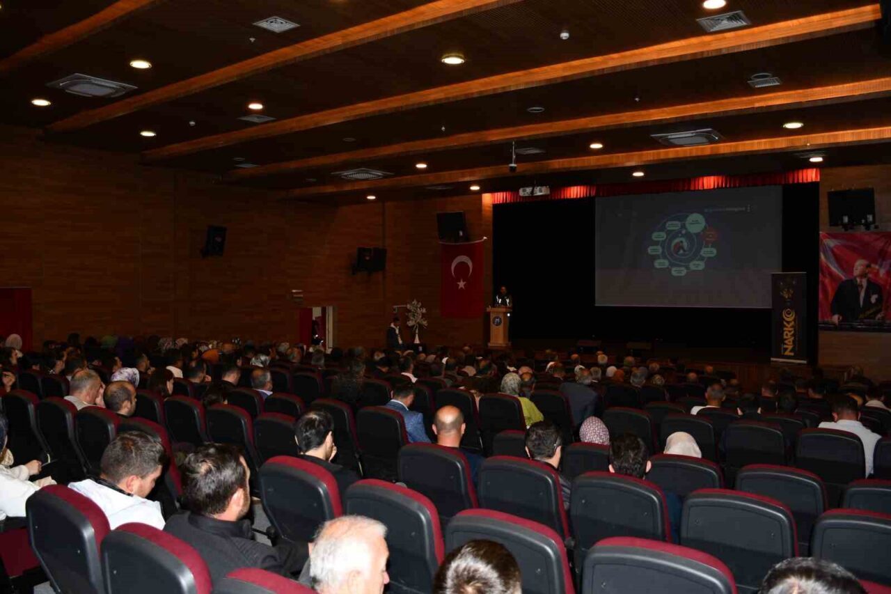 Samsun'un Vezirköprü ilçesinde, öğrenci velilerine yönelik uyuşturucu bağımlılığına dikkat çekmek