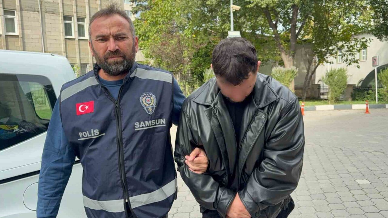 Samsun'da bir kafeden kadın bir müşterinin çantasından 1400 lira çalan