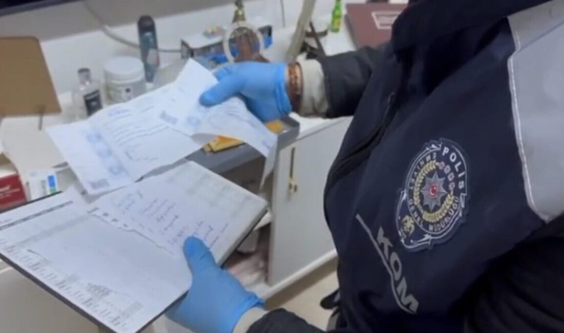 Samsun'da KOM ekiplerinin düzenlediği tefecilik ve silah ticareti operasyonunda 3