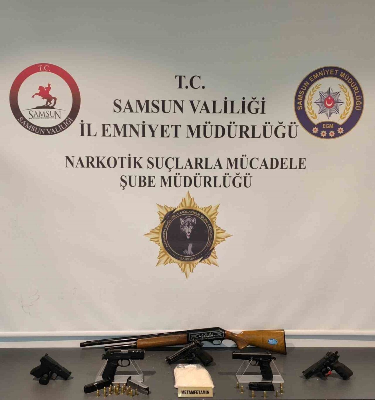 Samsun'da Narkotik Suçlarla Mücadele Şube Müdürlüğü, iki şüpheliyi uyuşturucu ticareti