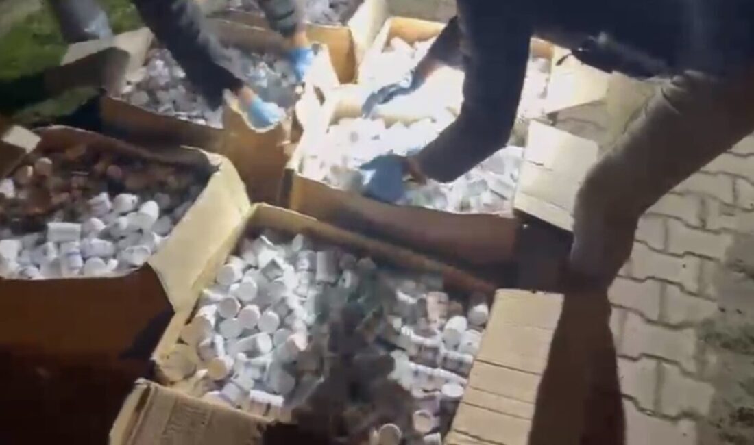 Samsun’da Narkotik Ekiplerince Düzenlenen Operasyonda 153 Bin 615 Uyuşturucu Hap Ele Geçirildi Samsun'da narkotik ekipleri, bir tırda 153 bin 615 uyuşturucu hap