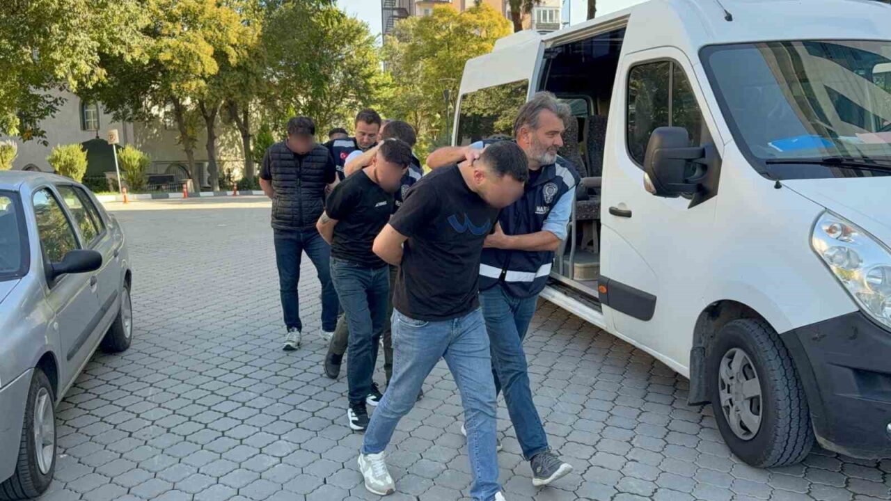 Samsun'da narkotik polisinin gerçekleştirdiği iki operasyonda uyuşturucu ticareti yaptığı tespit